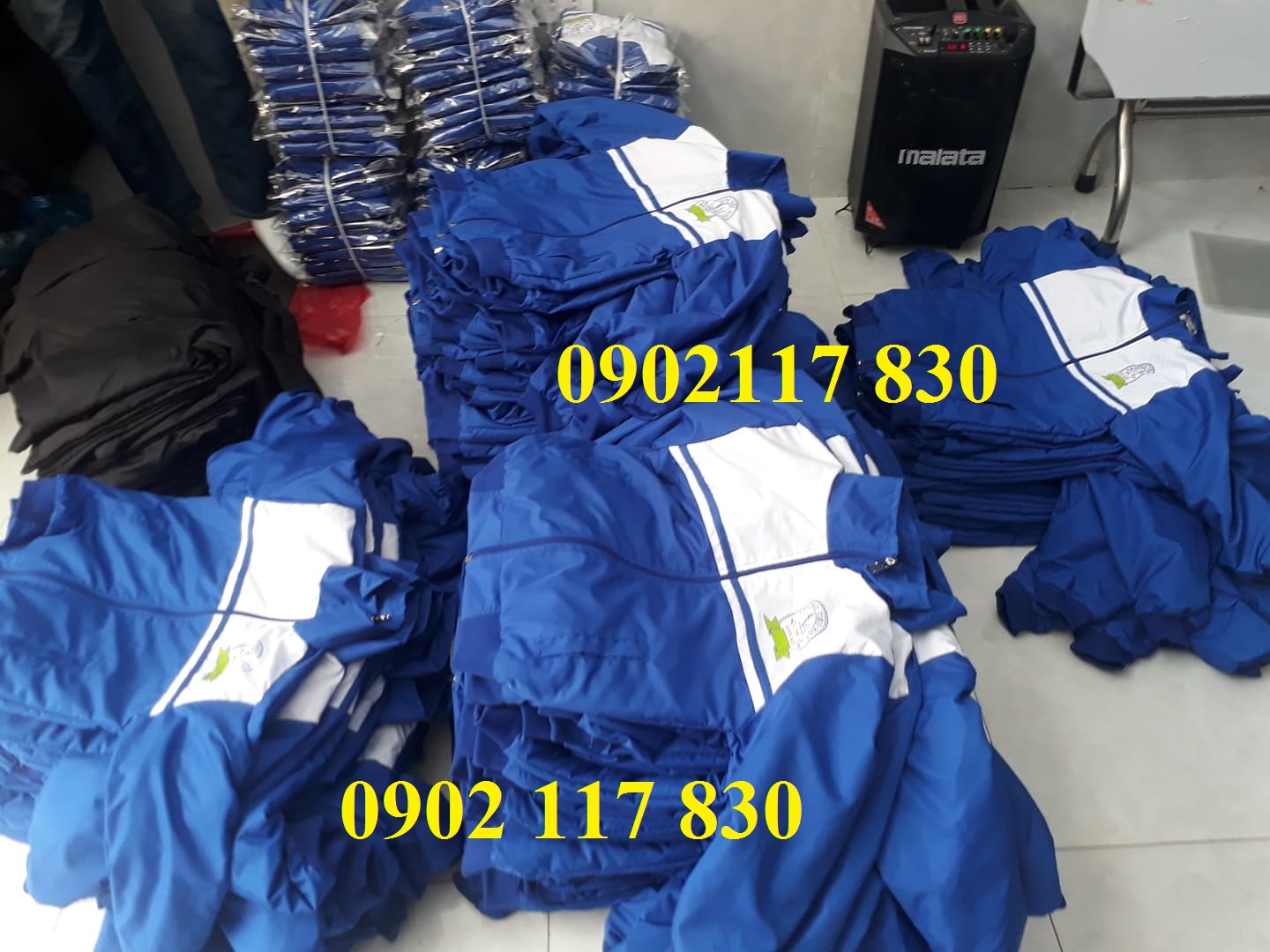 Xưởng cắt may áo khoác khuyến mãi giá rẻ